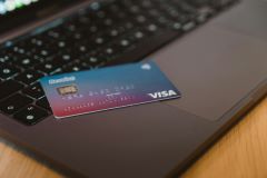 How to Avoid Overspending and Maximize Your First Credit Card